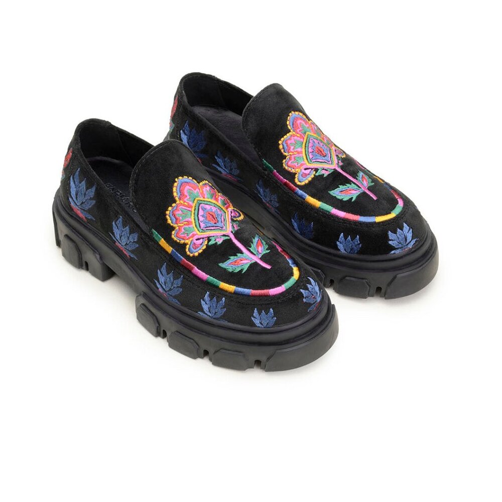 NIB Black Embroidered Lug Sole Slip On Loafer 8.5M